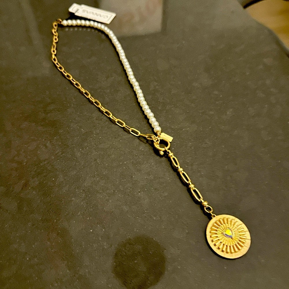 beautiful gold and pearl necklace, with tags!